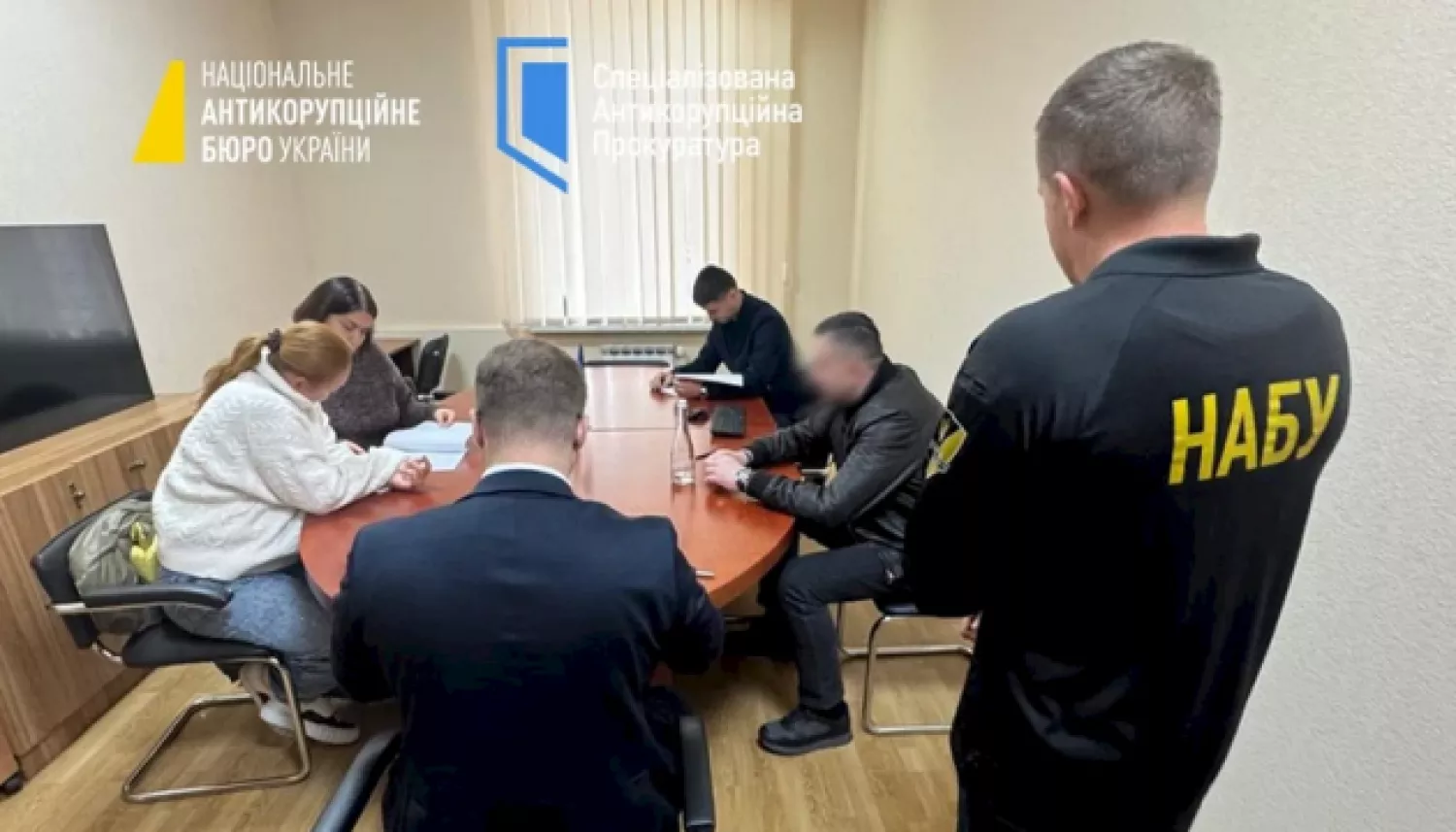 Слідчі дії у справі про недекларовані мільйони посадовців. Фото: НАБУ