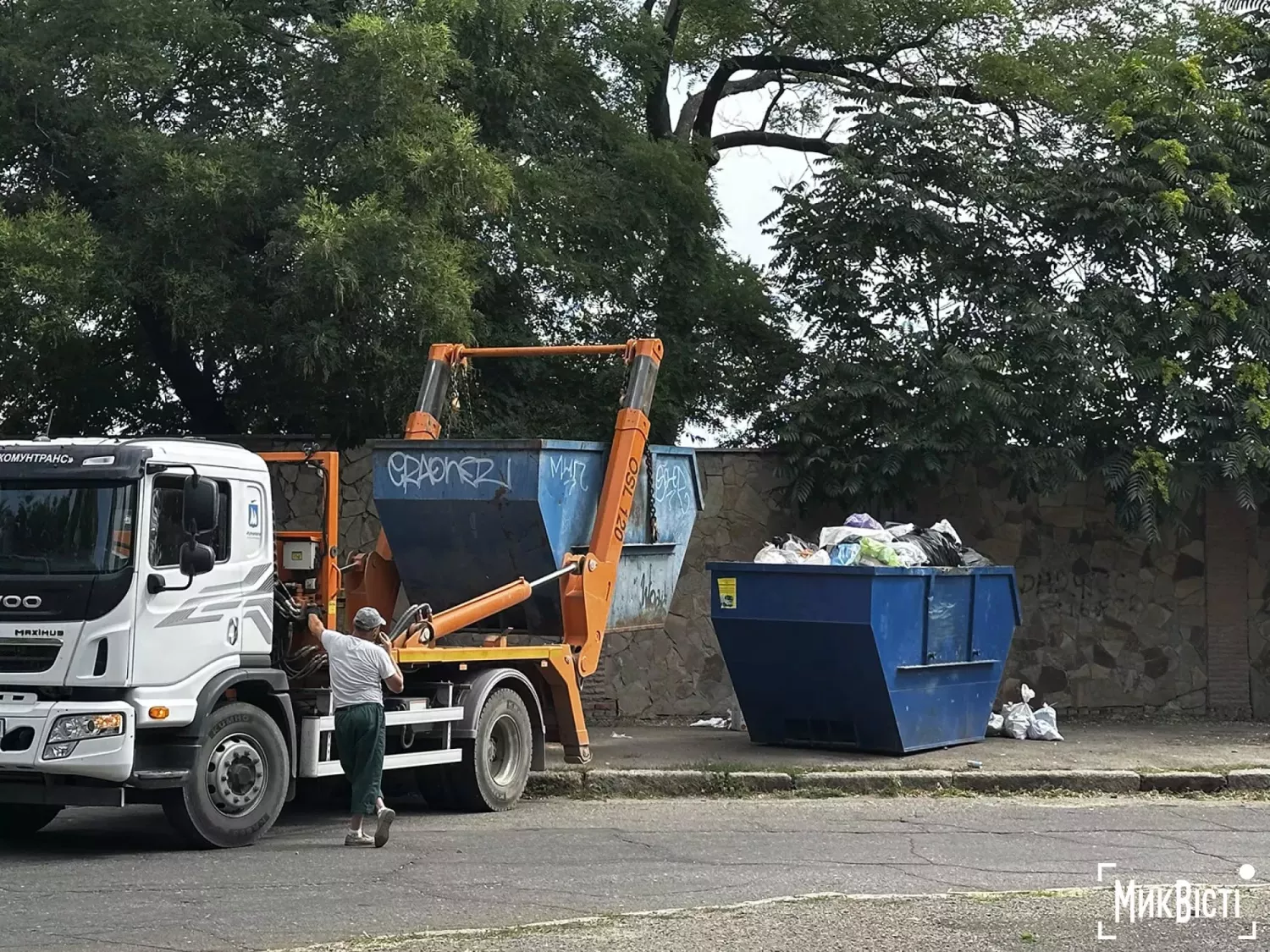 Контейнер для сміття у Миколаєві, фото «НикВести»
