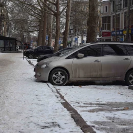 Миколаївці скаржаться на недоглянутість платних парковок. Фото: НикВести