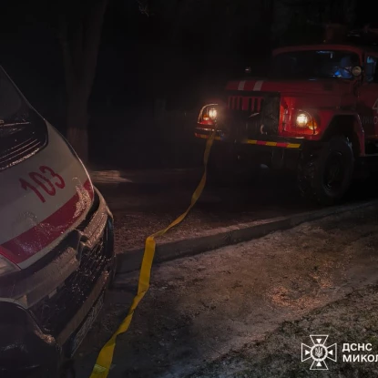 Рятувальники допомагають проїзд «швидкої». Фото: ДСНС Миколаївщини