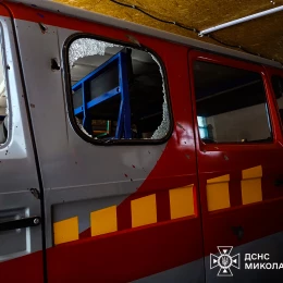 Пошкоджена внаслідок атаки російського дрона пожежна частина на Миколаївщині. Фото: ДСНС
