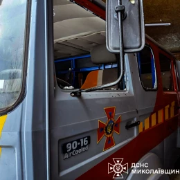 Пошкоджена внаслідок атаки російського дрона пожежна частина на Миколаївщині. Фото: ДСНС