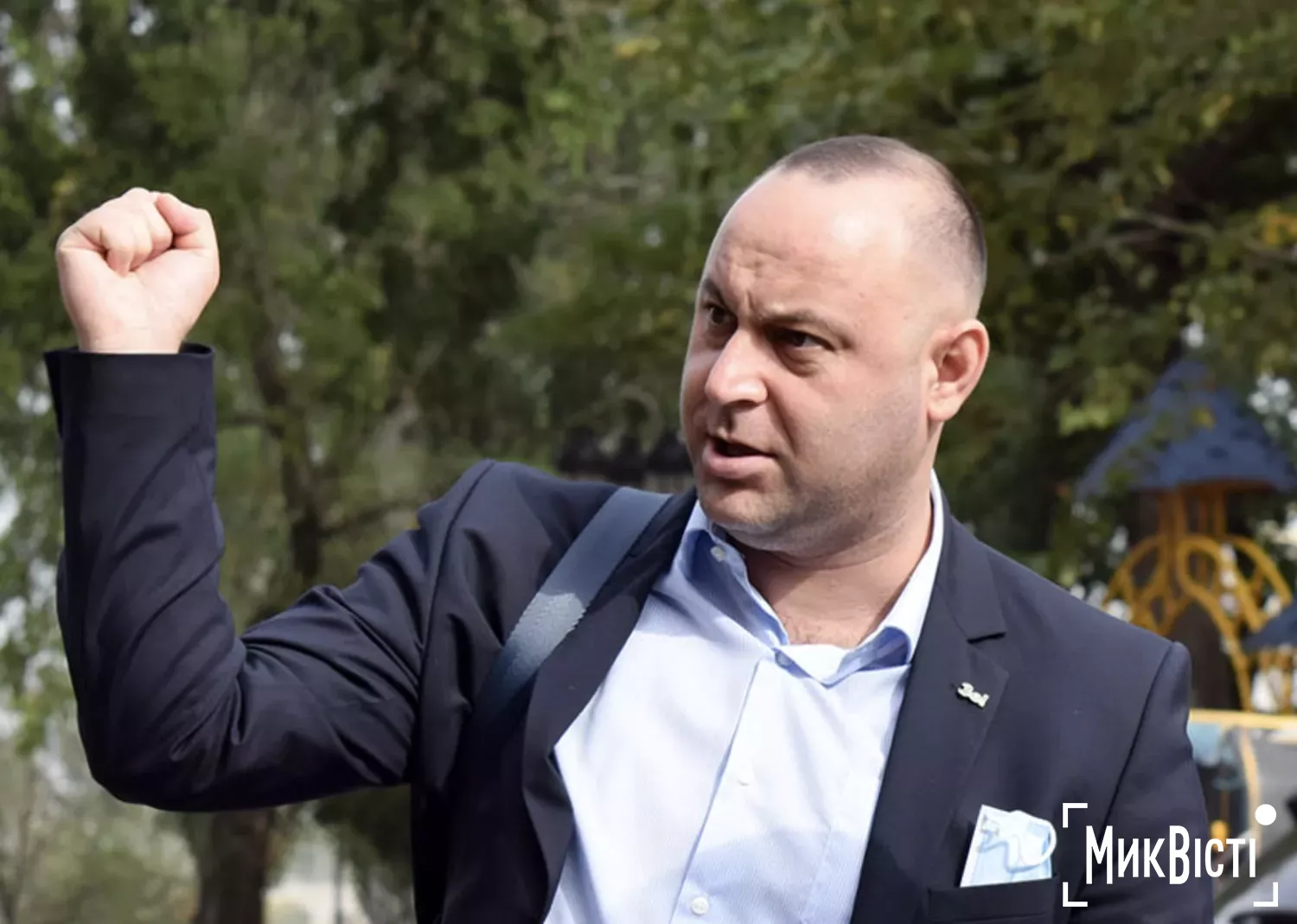 Народний депутат Ігор Негулевський біля будівлі міської ради у Миколаєві, жовтень 2020 року, архівне фото «НикВести»