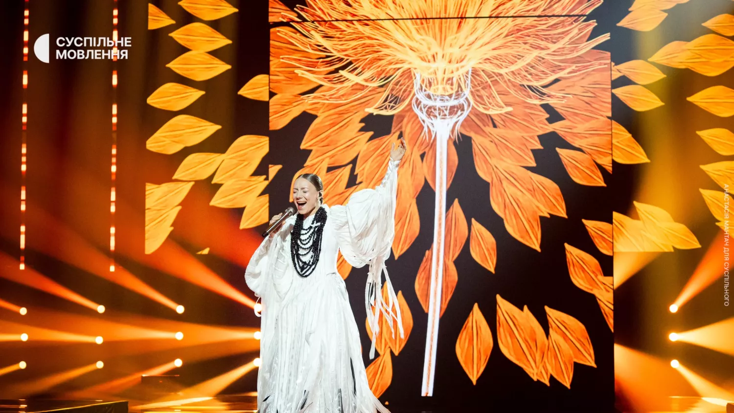 Виступ учасниці LELÉKA на сцені нацвідбору Євробачення-2026. Фото: Cуспільне/Анастасія Мантач