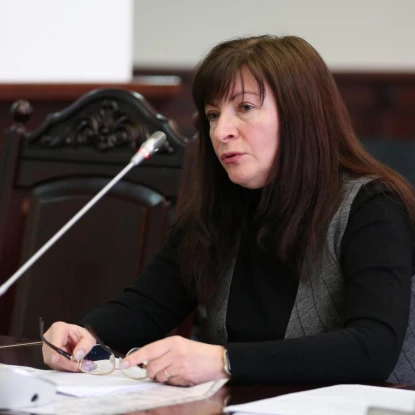 Суддя Світлана Вжещ. Власник «Адвокатського бюро Титаренка» Юрій Титаренко. Фото: Вища кваліфікаційна комісія суддів