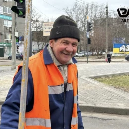 У Миколаєві на проспекті Центральному засипають ями. Фото: «ЕЛУ Автодоріг»