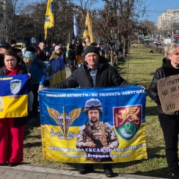 У Миколаєві 1 березня пройшла акція-нагадування щодо військовополонених. Фото: Суспільне Миколаїв