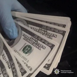 В Одесі іноземців підозрюють у продажі фальшивих доларів. Фото: Нацполіція