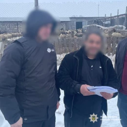 В Одесі іноземців підозрюють у продажі фальшивих доларів. Фото: Нацполіція