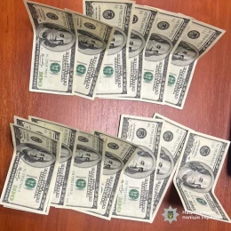 В Одесі іноземців підозрюють у продажі фальшивих доларів. Фото: Нацполіція