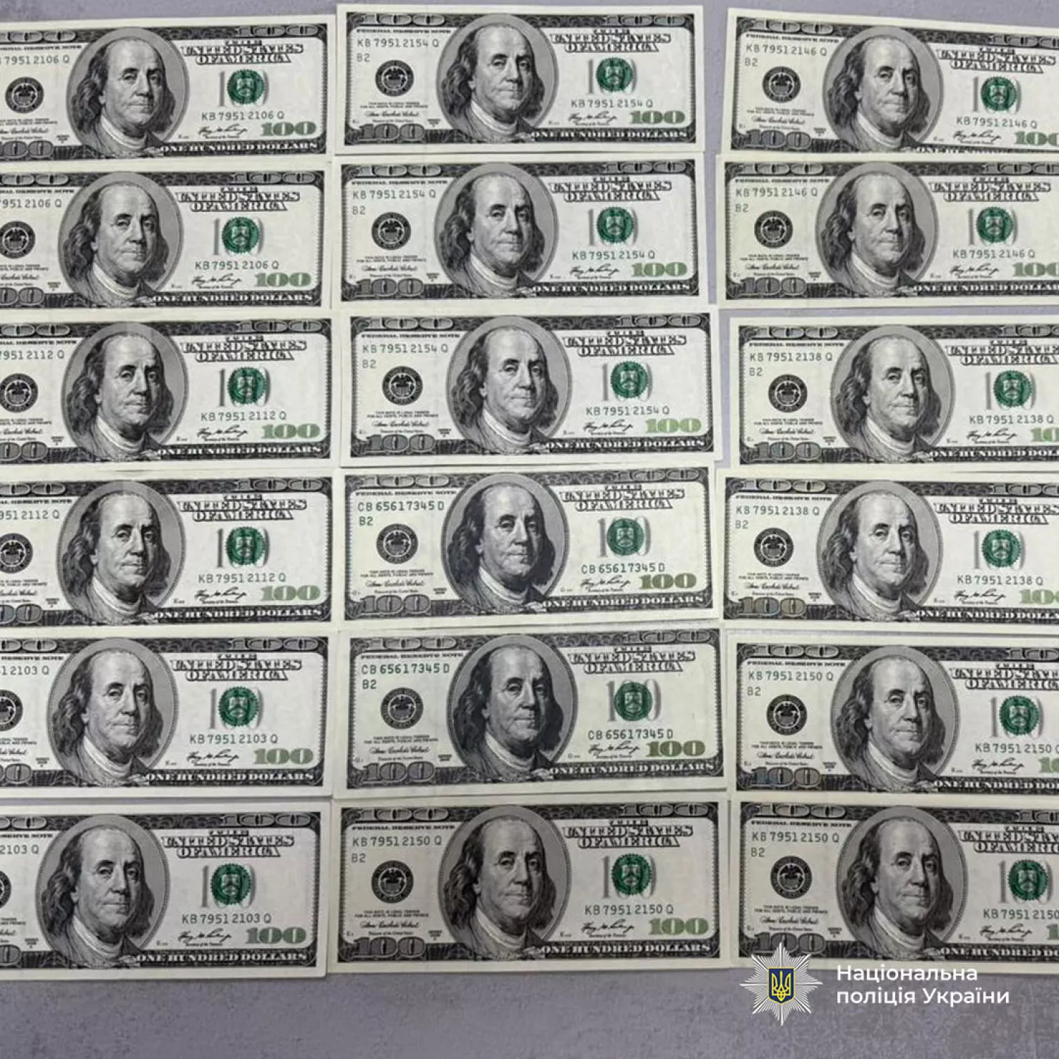В Одесі іноземців підозрюють у продажі фальшивих доларів. Фото: Нацполіція