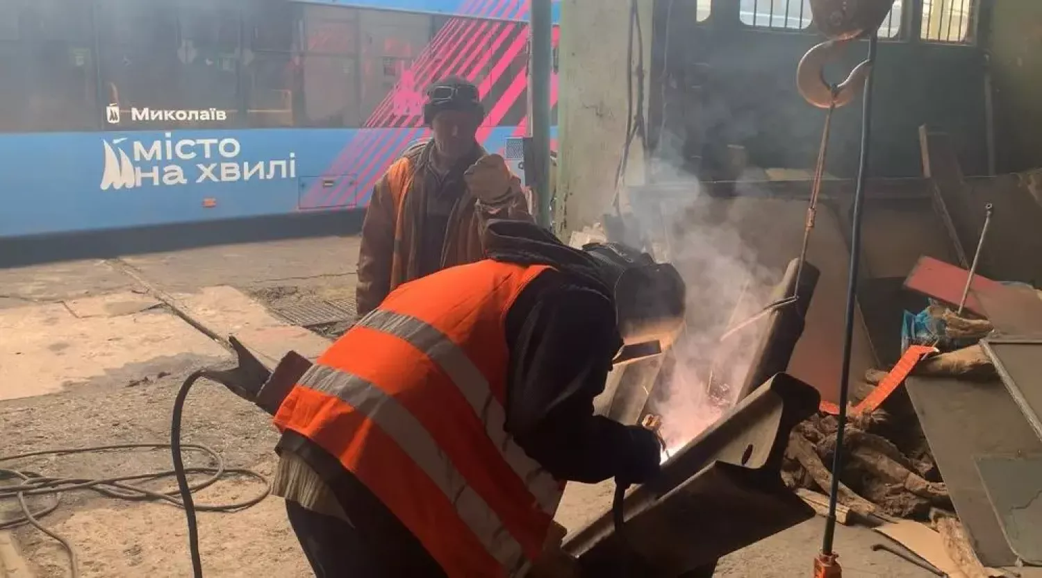 Протитанкові їжаки, які виробляли на підприємстві. Фото: електротранс