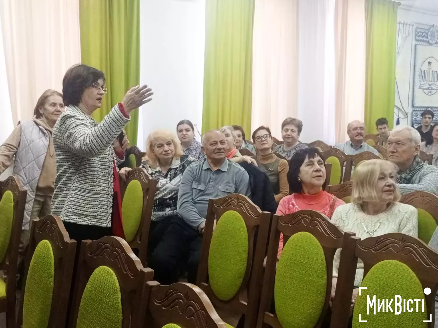 У Миколаєві відкрили виставку художниці Ольги Артим «Сузір’я любові», фото НикВести, Галина Сеннікова