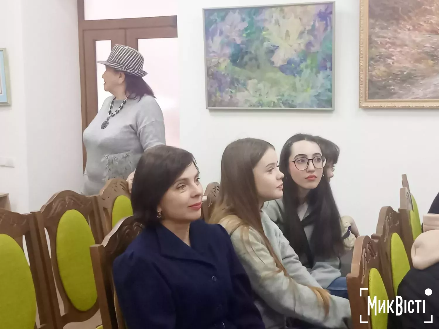 У Миколаєві відкрили виставку художниці Ольги Артим «Сузір’я любові», фото НикВести, Галина Сеннікова