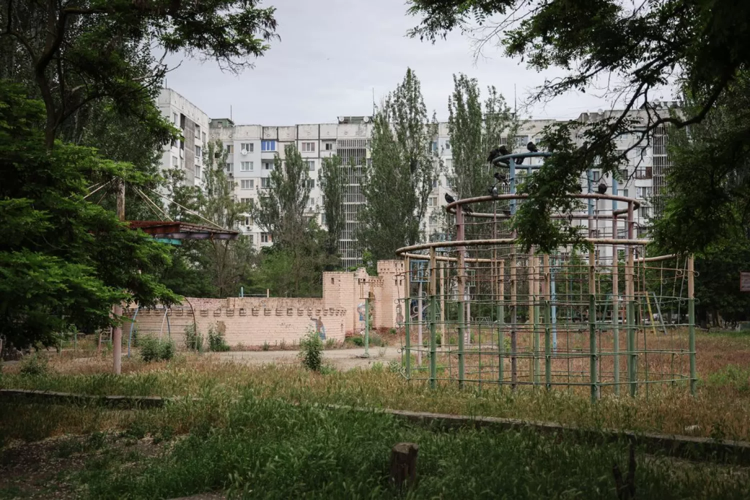 Дитячий майданчик у мікрорайоні Корабел в Херсоні. Фото: Суспільне Херсон/Олександр Корняков