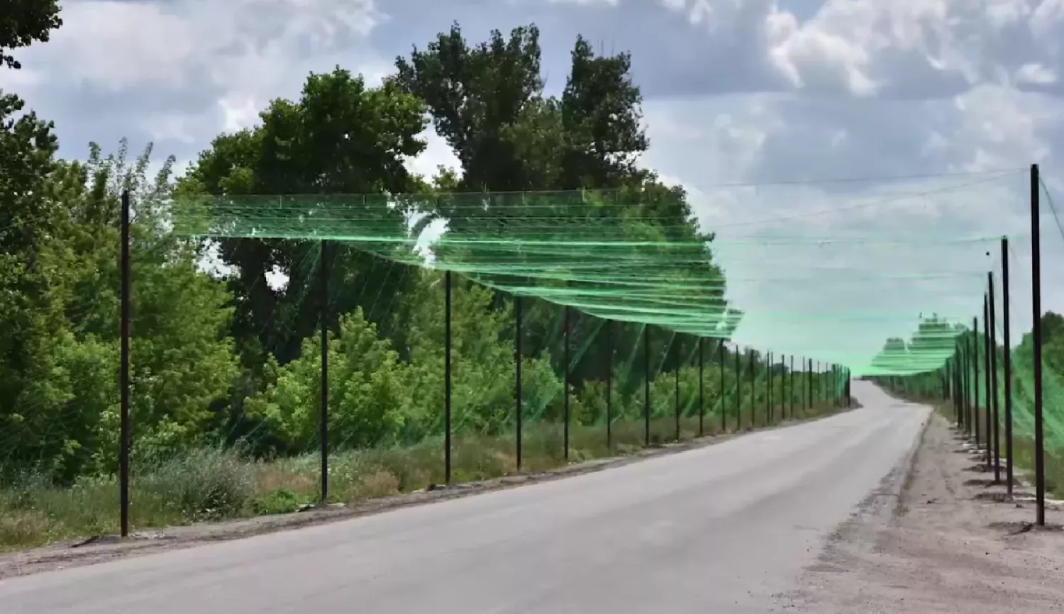 Захисний тунель на трасі. Фото: Zprz.city.