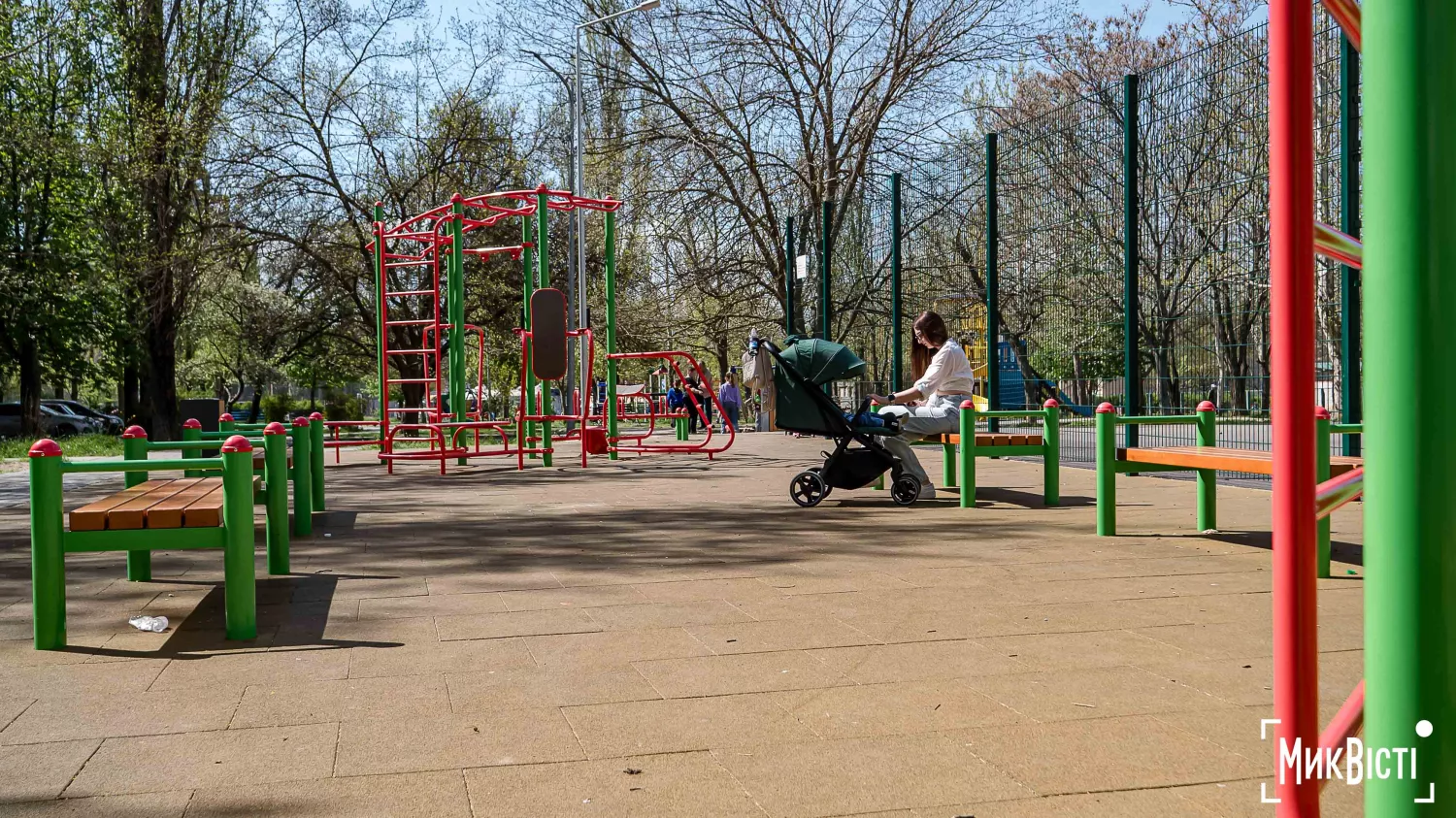 Дитячий майданчик у Корабельному районі, віднолення якої впроваджувало ЮНОПС за фінансування уряду Данії, квітень 2025 року, фото: «МикВісті»