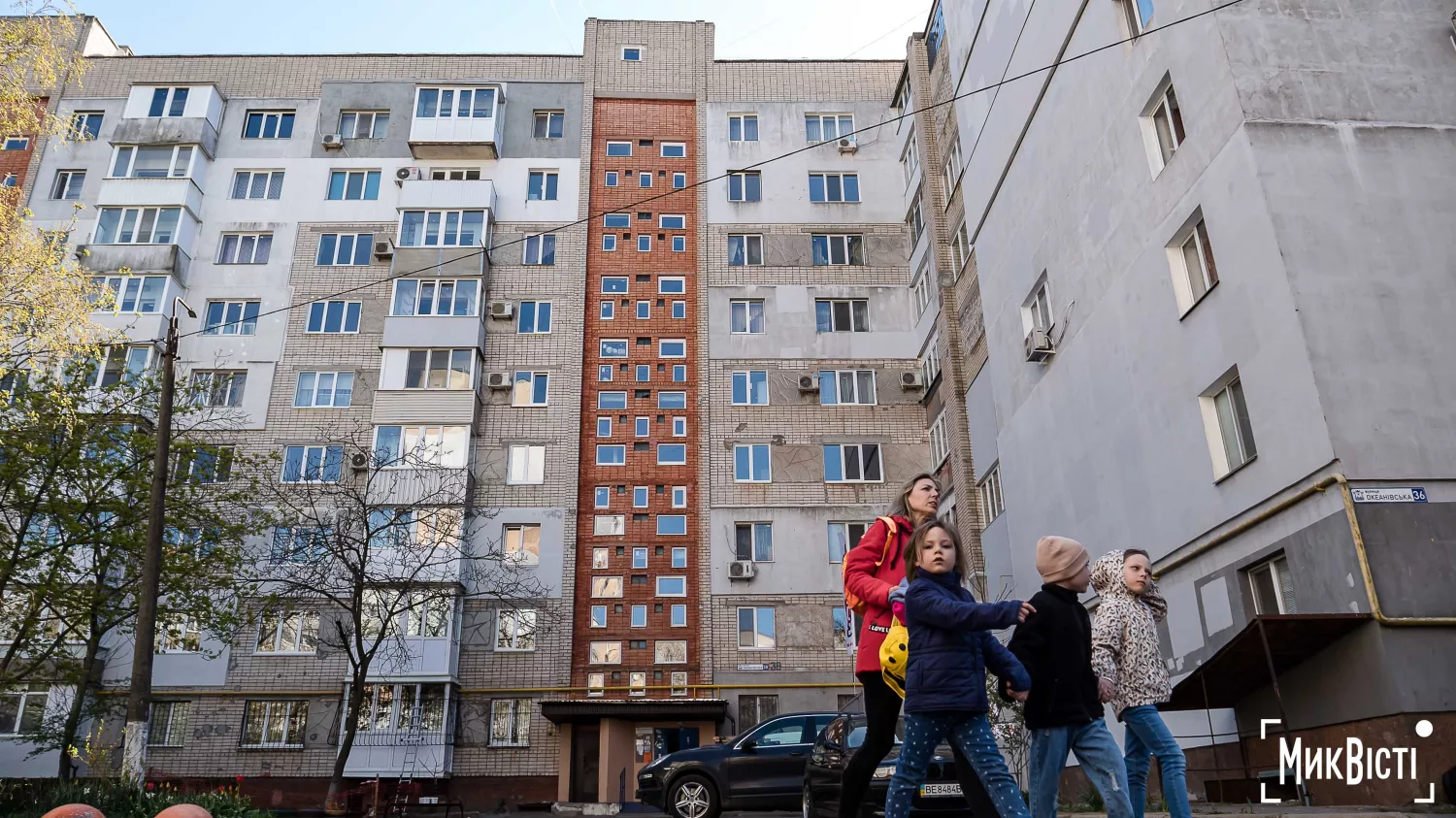 Відновлені вікна та балкони в одному з житлових будинків у Корабельному районі, квітень 2025 року, фото: «МикВісті»