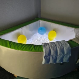 Кульковий басейн з підсвіткою. Фото &laquo;МикВісті&raquo;