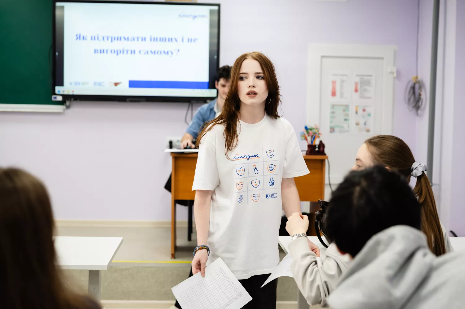 Учні Миколаївського ліцею №55 проводять зустріч про ментальне здоровʼя. Фото