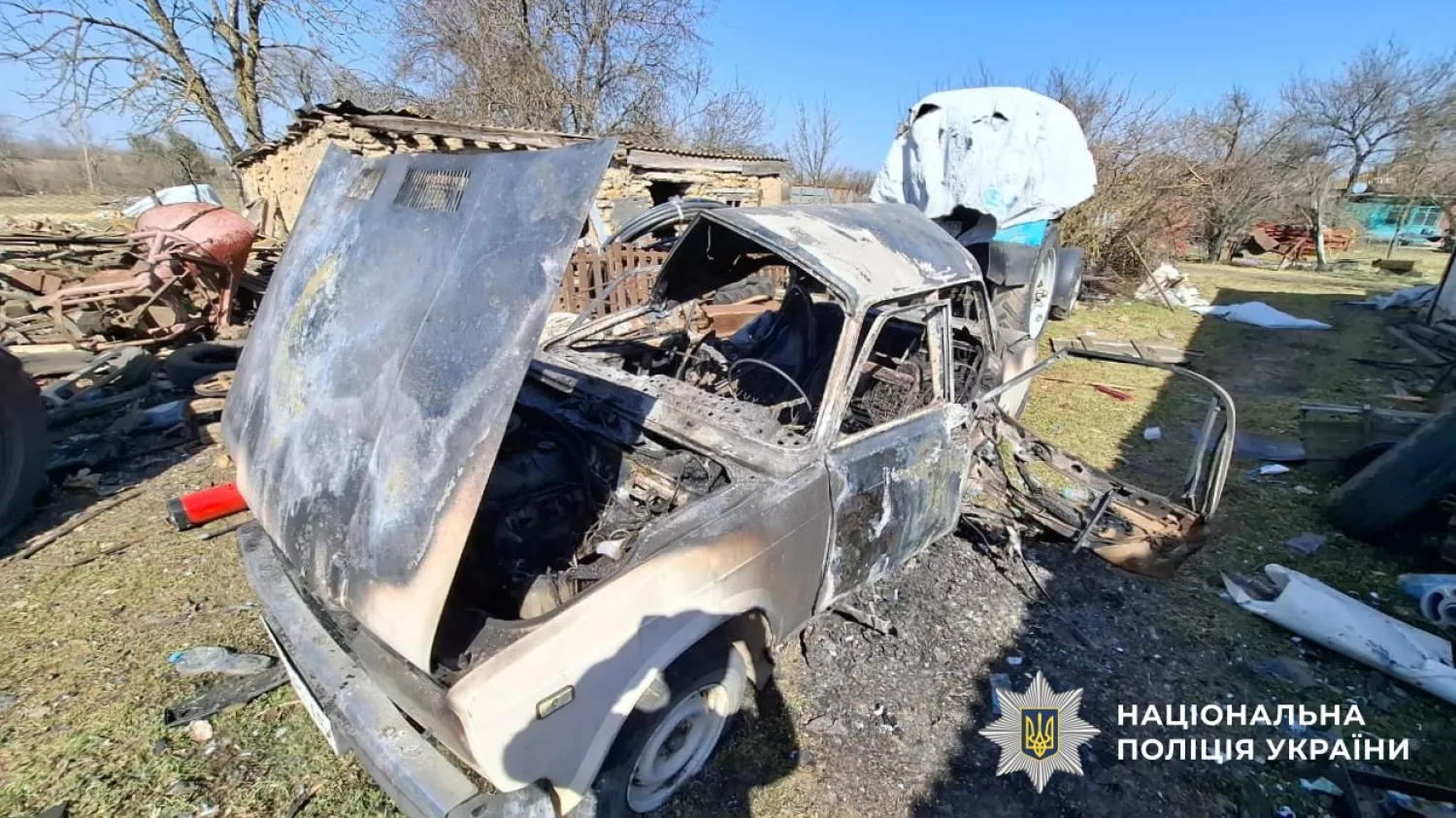 Наслідки обстрілу Херсонщини. Фото: Нацполіція