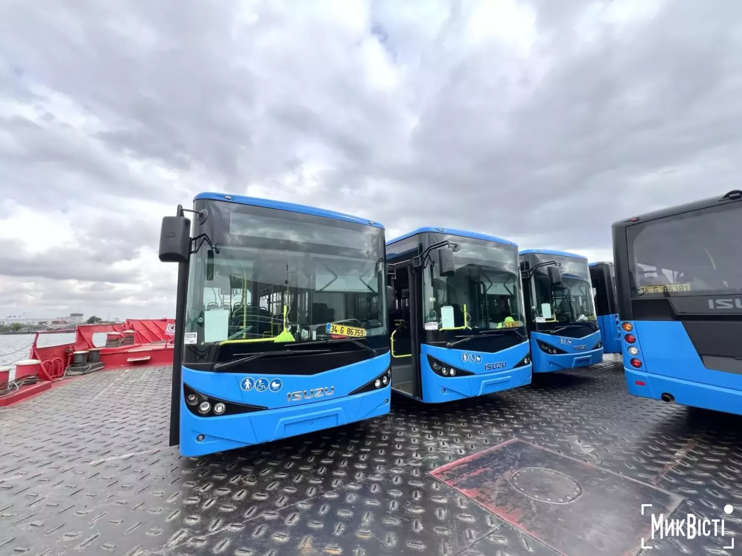 В Україну прибула партія автобусів для «Миколаївпастрансу». Фото: «НикВести»