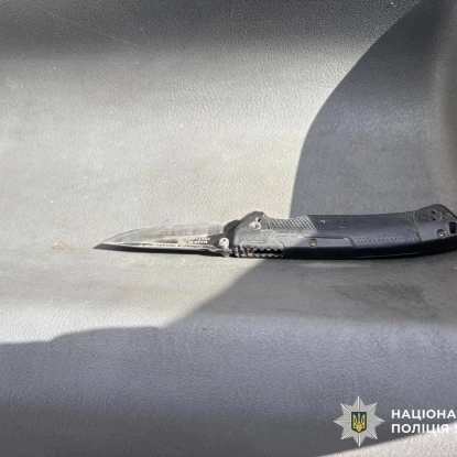 У Миколаєві затримали чоловіка, який напав з ножем на правоохоронця та військового. Фото: Нацполіція