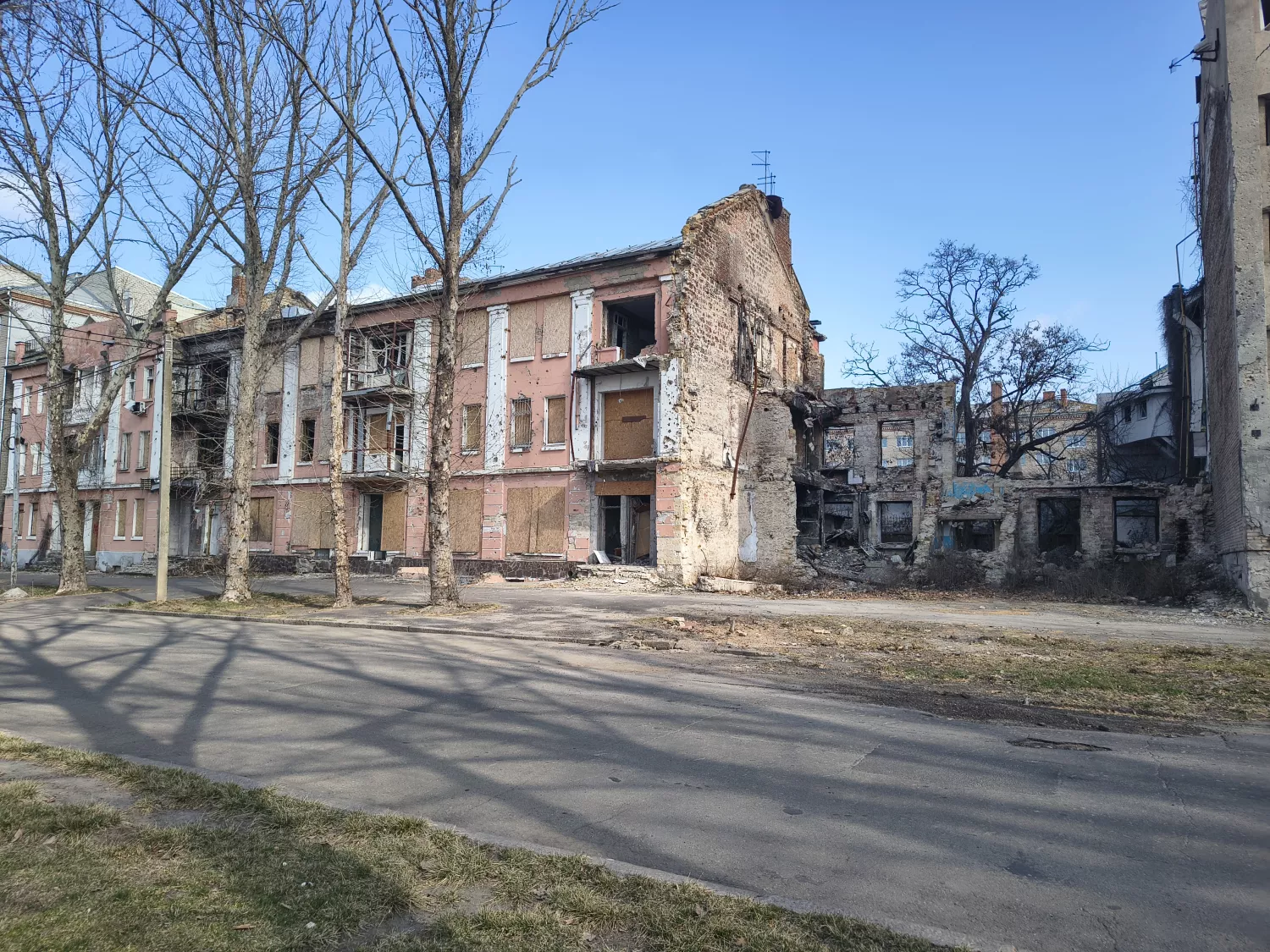 Частина будинку по вул. Адміральській, 32 зруйнована. Фото  «НикВести»