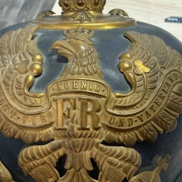 Митники знайшли у посилці до США шолом прусського офіцера 1915 року. Фото: Київська митниця