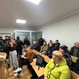 Люди прийшли на захист старости, підозрюваного у вбивстві. Фото «МикВісті»