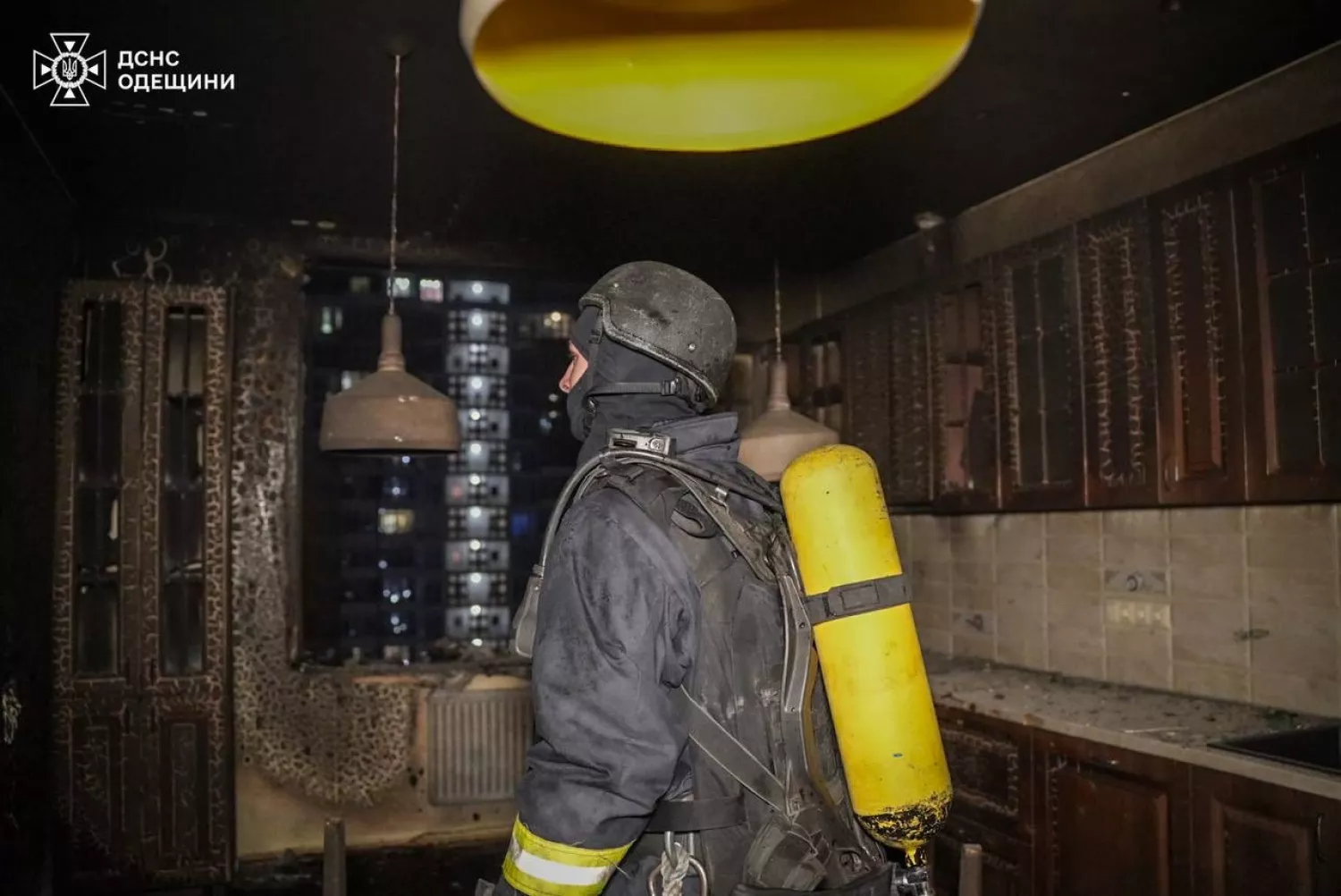 Наслідки обстрілу Одеси 19 березня. Фото: ДСНС