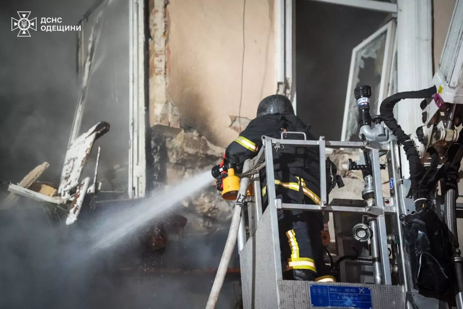 Наслідки обстрілу Одеси 19 березня. Фото: ДСНС