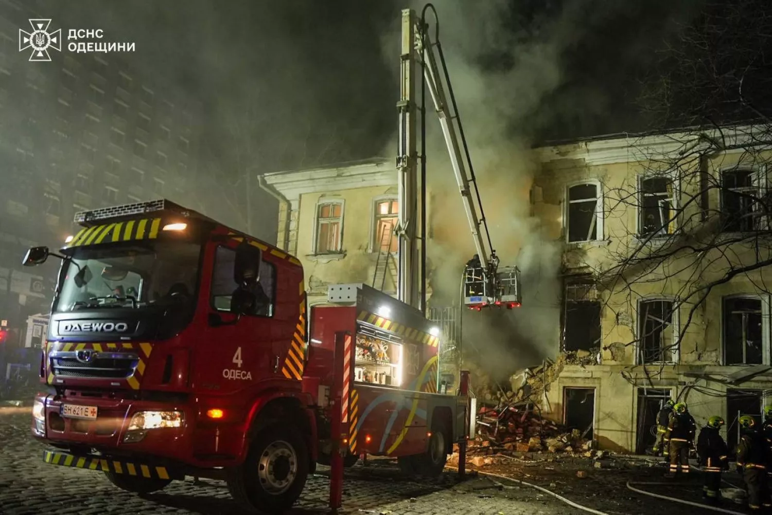 Наслідки обстрілу Одеси 19 березня. Фото: ДСНС