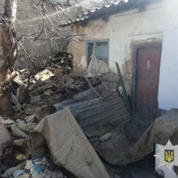 Наслідки обстрілу Херсонщини. Фото: Нацполіція