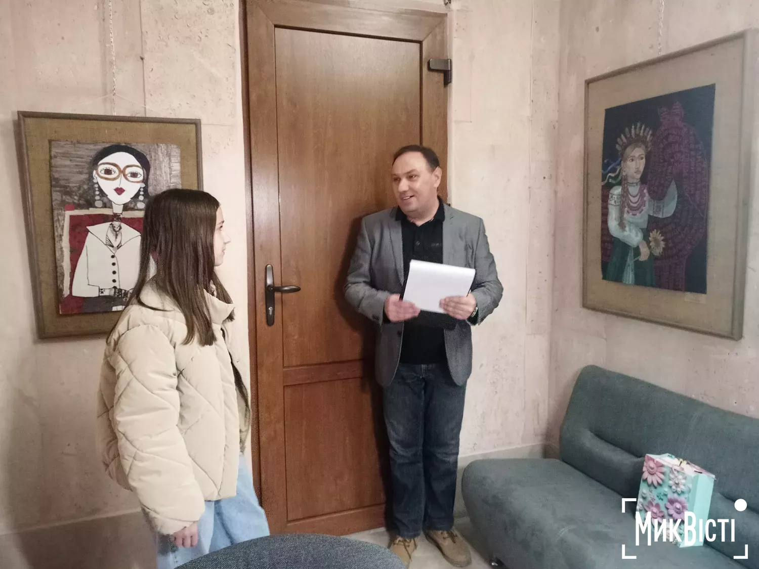 У Миколаєві відкрилась виставка робіт учнів художньої школи Жіноча краса, фото Галина Сеннікова, МикВісті