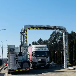 Митники тестують сканери із штучним інтелектом для перевірки автівок на кордоні з Польщею. Фото: Державній митній службі України