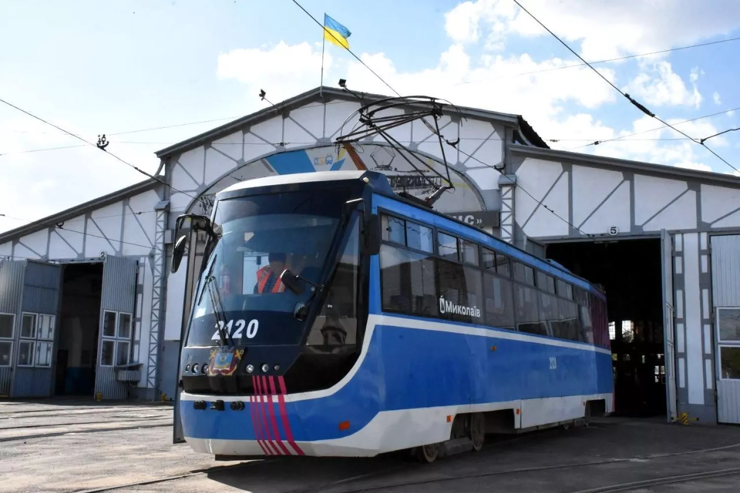 У Миколаєві тимчасово зупинили рух трамваїв №7 та №10. Фото: Миколаївелектротранс