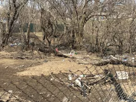 Сміття на городах після повені. Фото: Суспільне Миколаїв/Олена Гнатенко