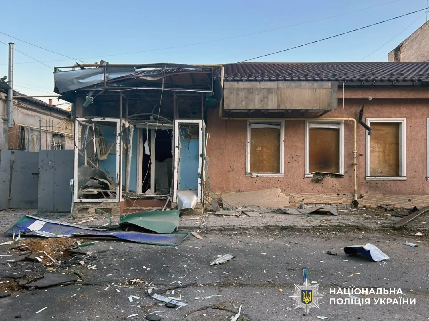 Наслідки обстрілу Херсонщини. Фото: Нацполіція