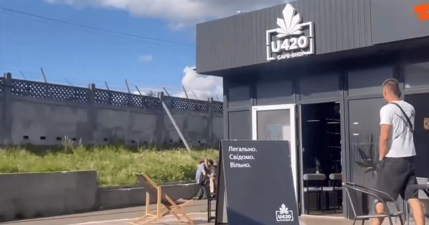 U420 продає наркотики від виглядом сувенірів, фото Фокус