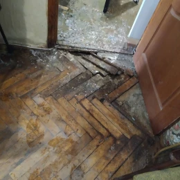 У Миколаєві мешканці будинку скаржаться на затоплення квартир фекаліями. Фото: Наталія Сергієнко