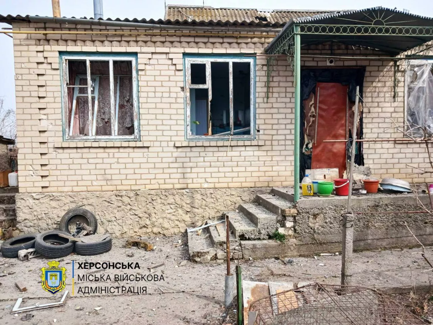 Наслідки атак по Херсону. Фото: Херсонська МВА
