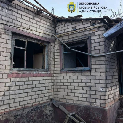 Наслідки атак по Херсону. Фото: Херсонська МВА