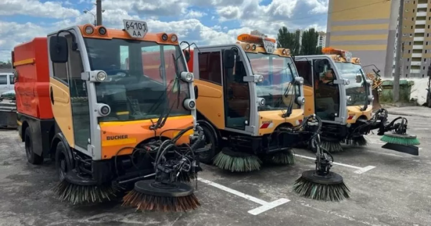 Техніка для прибирання доріг. Фото КМДА для ілюстрації