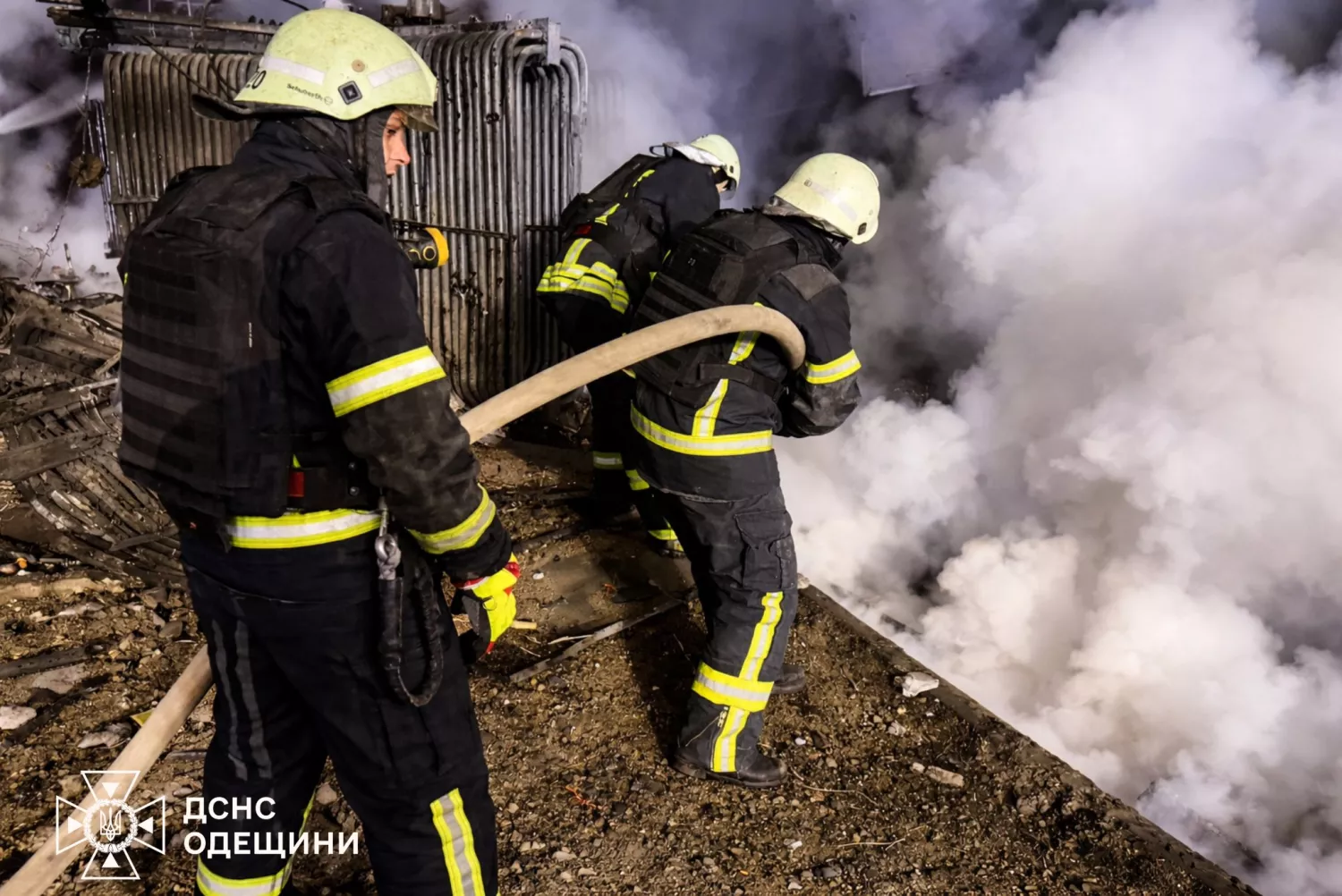 Наслідки обстрілу Одещини 26 березня. Фото: ДСНС