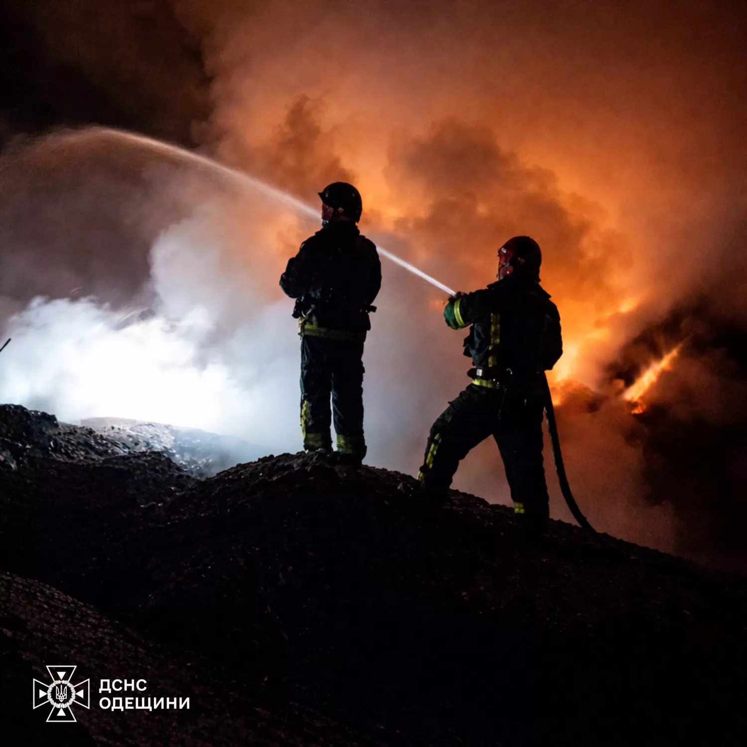 Наслідки обстрілу Одещини 26 березня. Фото: ДСНС