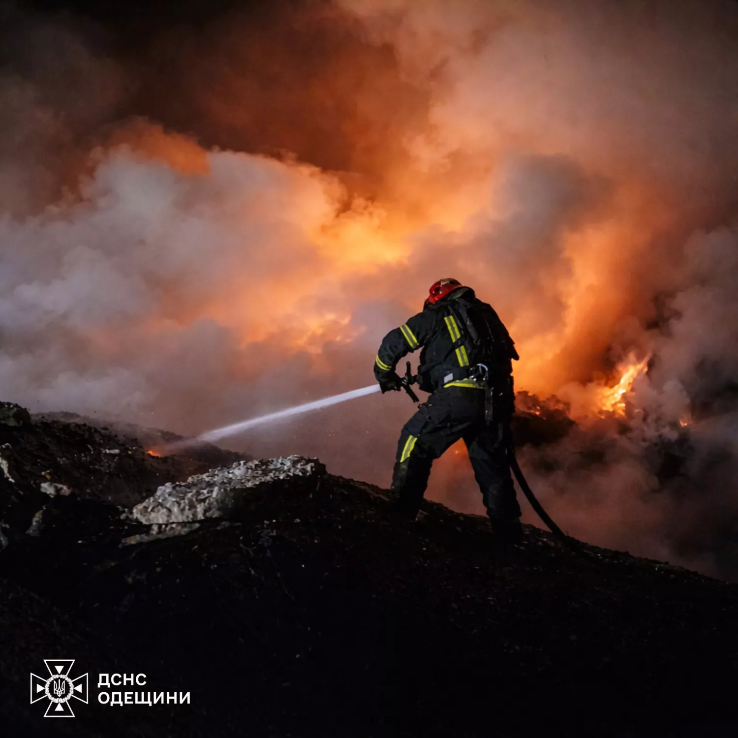 Наслідки обстрілу Одещини 26 березня. Фото: ДСНС