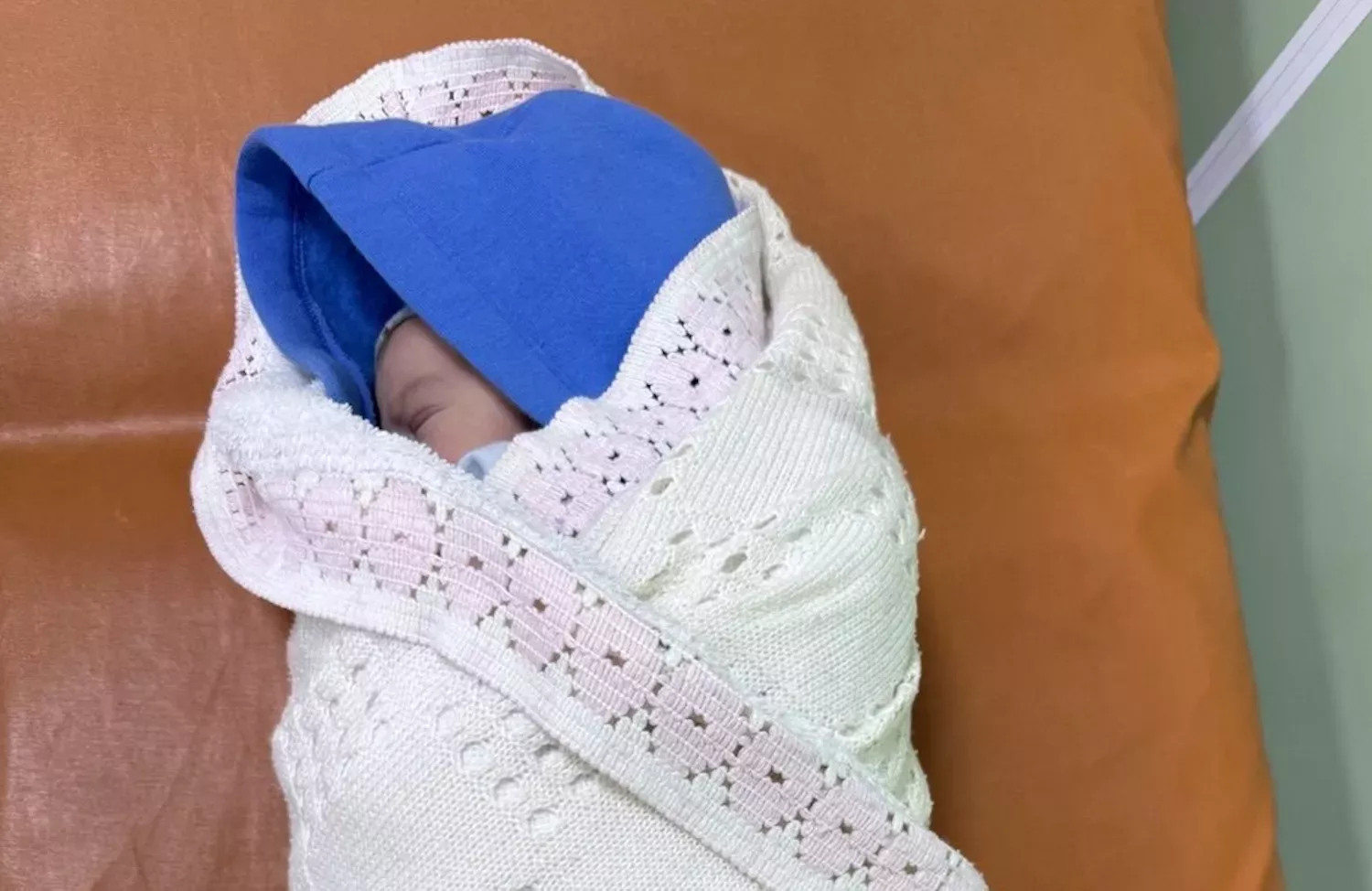 У Миколаєві у «віконці життя» залишили немовля. Фото: Управління охорони здоров’я Миколаївської міськради