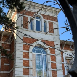 Одесити протестували біля пошкодженої пам’ятки архітектури. Фото: НикВести