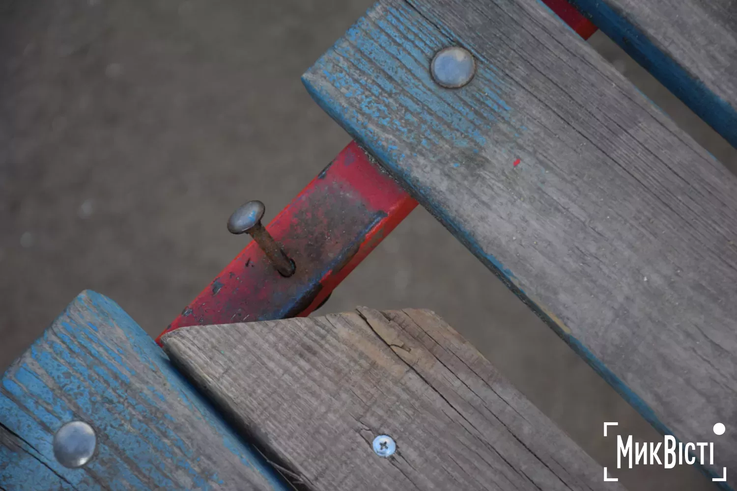 Кріплення від відламаних дошок. Фото «НикВести»